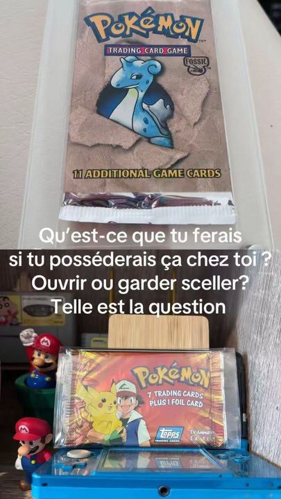 Booster Pokémon Fossile vintage scellé et pack Topps Pokémon rare. Faut-il ouvrir pour tenter une carte holographique ou garder comme investissement collection ? Entre nostalgie gaming, TCG et culture Japan Expo, le débat des collectionneurs continue.