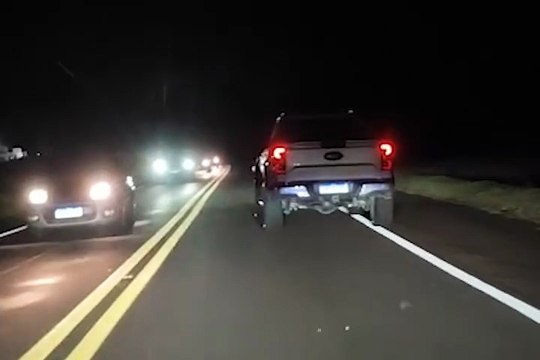Motorista é filmado em zigue-zague na PR-323 em Umuarama e quase causa acidentes