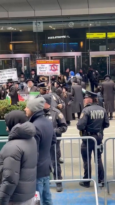 Tensions rise at dueling rallies in Times Square