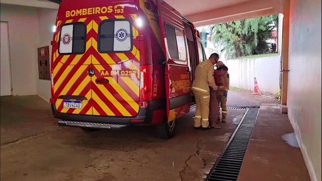 Mulher esmaga dedos no cilindro elétrico e é socorrida pelo Corpo de Bombeiros