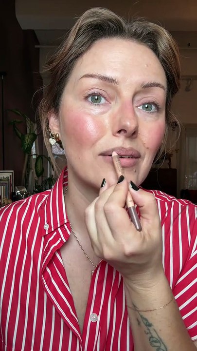 how to use one of my favorite lip liners ever made endless cacao by Makeup ForEver!!! Lip, and cheek was KJH brand of soft tomato #l#lipsC#ContouringM#MakeupHacksM#MakeupTechniques