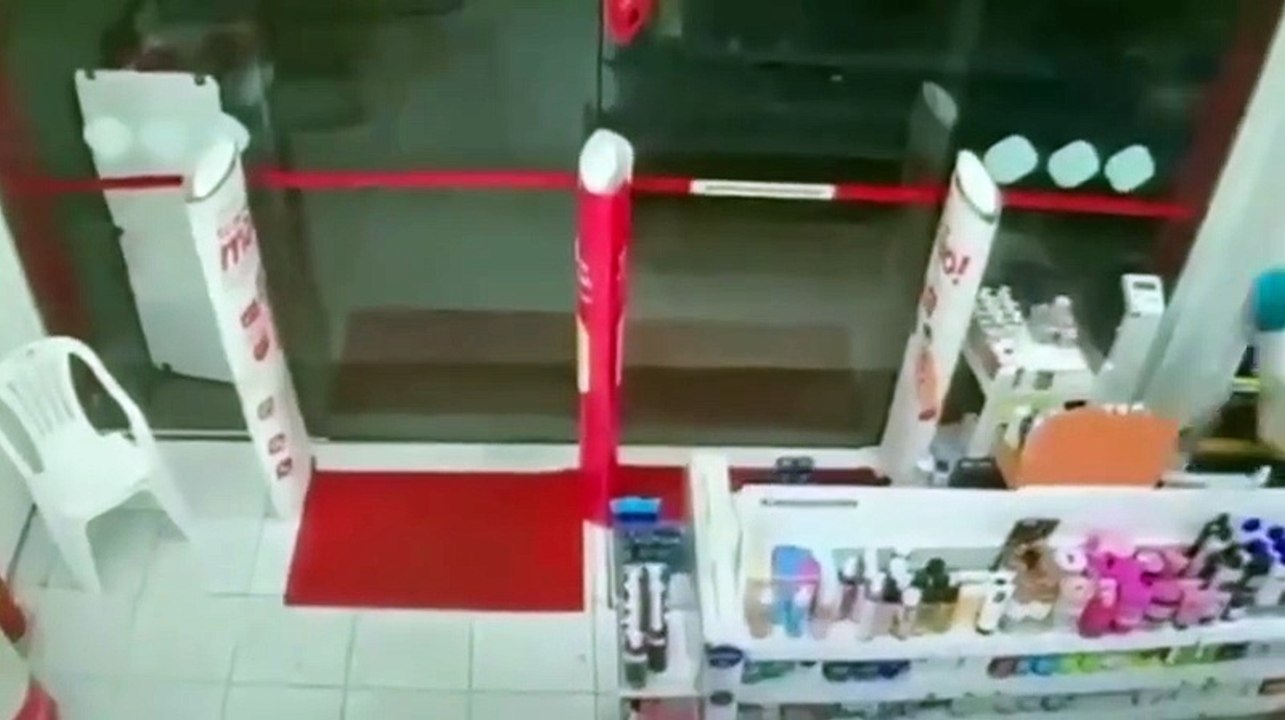 Vídeo mostra troca de tiros entre policiais e assaltantes de canetas emagrecedoras