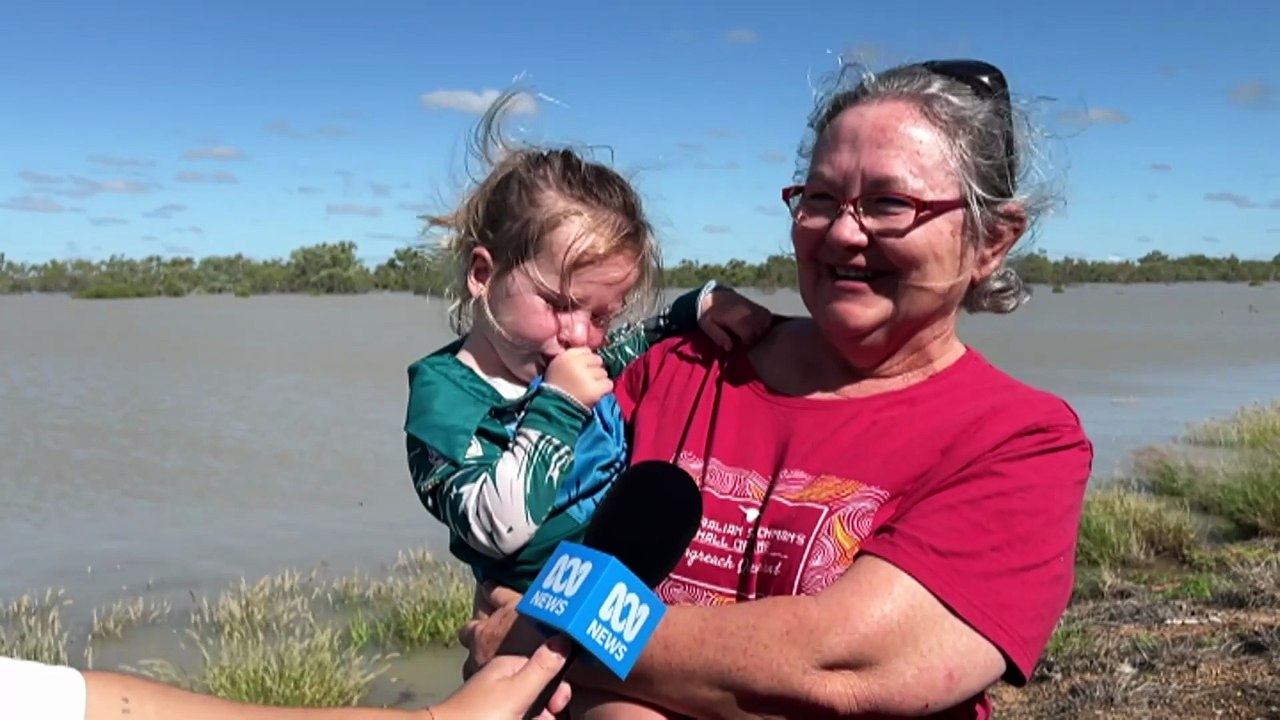 Outback Queensland town awakes to water views amid widespread floods