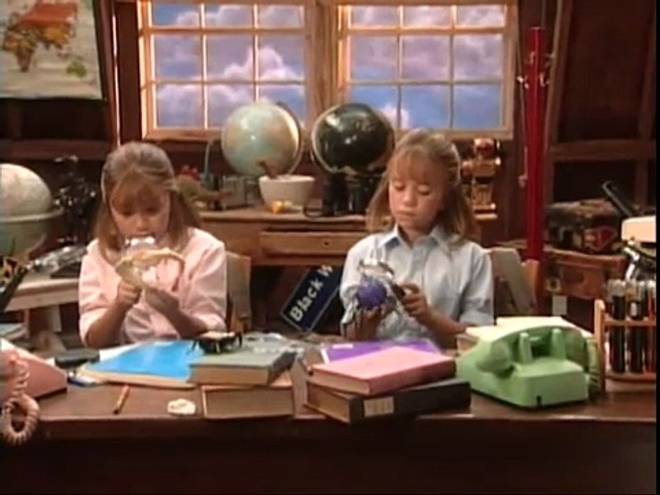 The Adventures of Mary-Kate & Ashley - The Case Of The Hotel Who-Done-It (1996) [VHS]