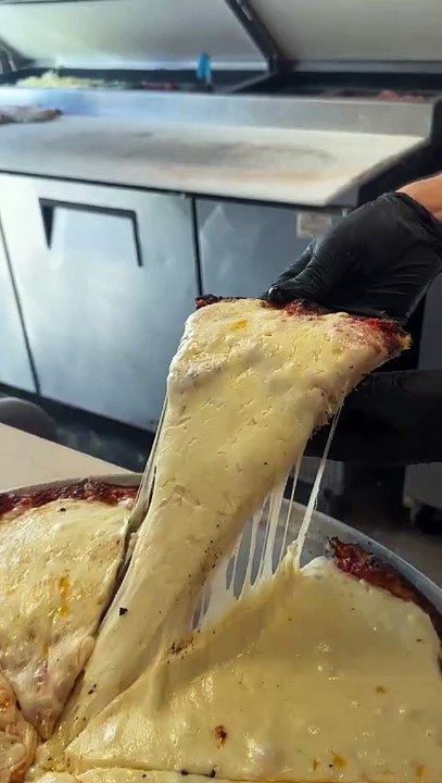 World’s longest cheese pull 😮‍💨