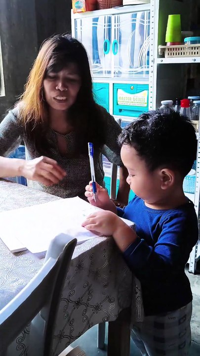 Isaiah learns how to write 👶📝