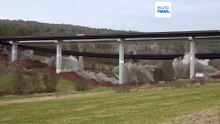 Teile der A7-Brücke bei Fulda kontrolliert gesprengt