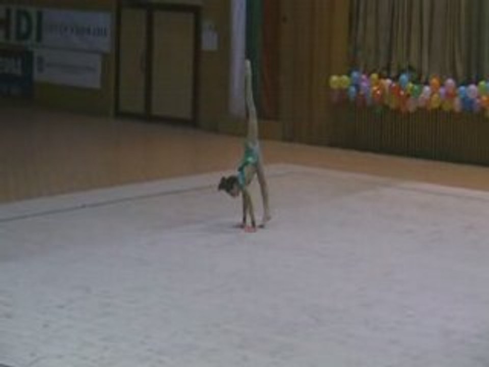 Reneta Sachkova "Golden Hoop" 2008 Rope