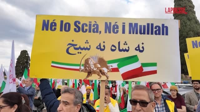 Roma, ecco le immagini della protesta al Circo Massimo dei dissidenti iraniani contro il regime degli Ayatollah
