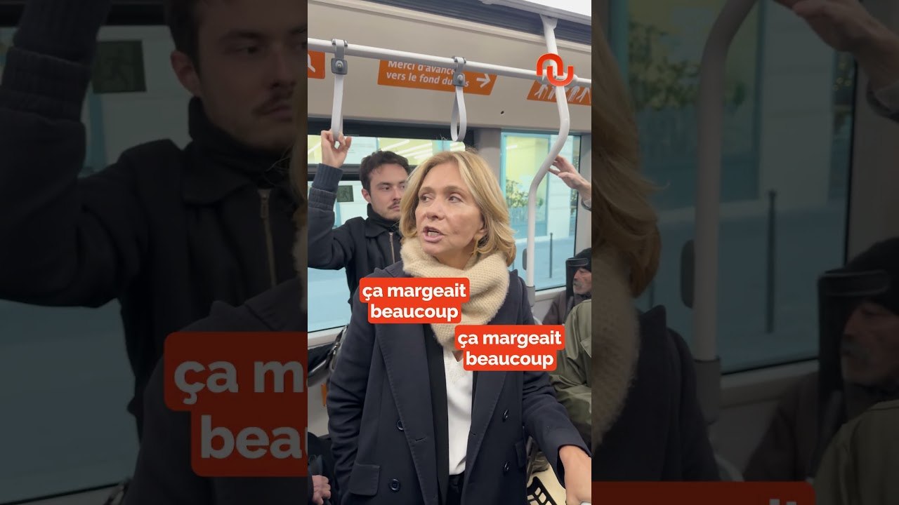 Valérie Pécresse nous montre qu'on peut payer par carte bancaire dans les bus parisiens ! #shorts