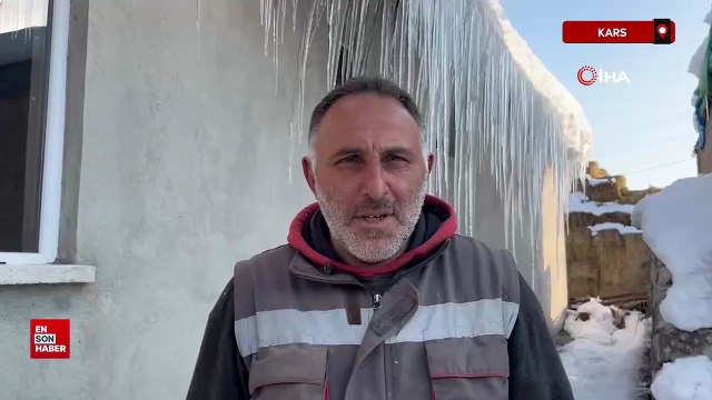 Kars eksi 15'i gördü: Çatılarda 3 metrelik buz sarkıtları oluştu