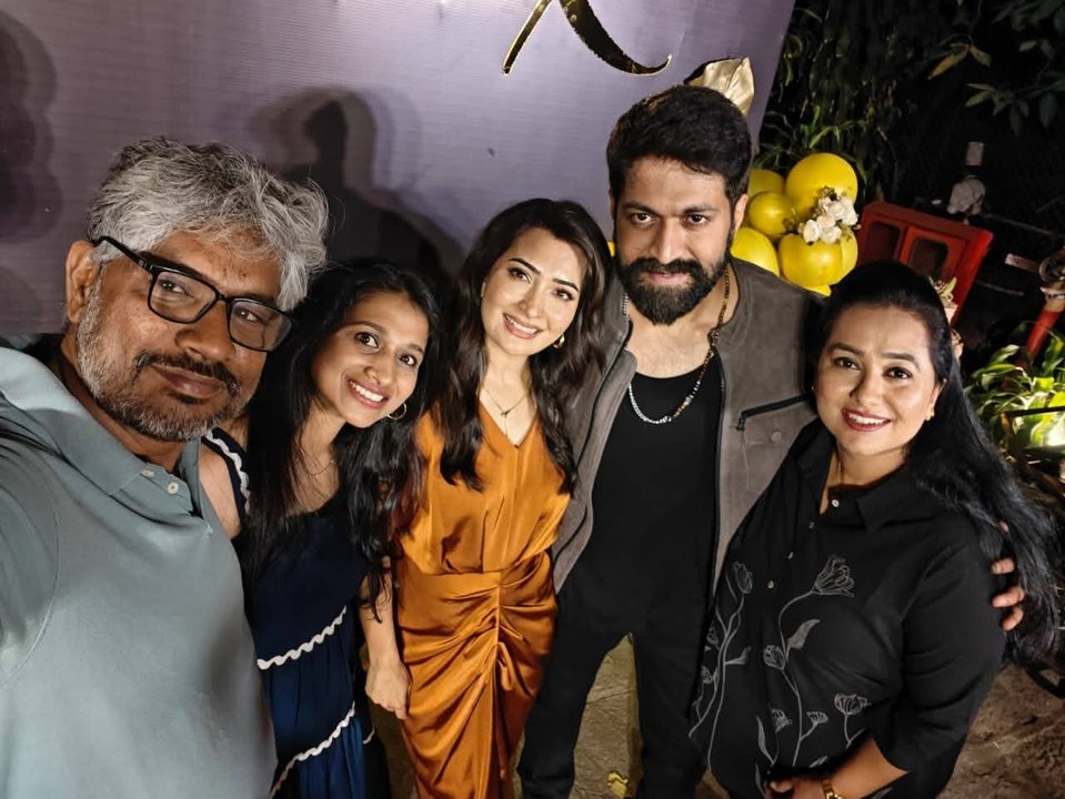 ರಾಧಿಕಾ ಬರ್ತ್​ ಡೇ ನಲ್ಲಿ ಸೆಲೆಬ್ರಿಟೀಸ್ ದಂಡು..!