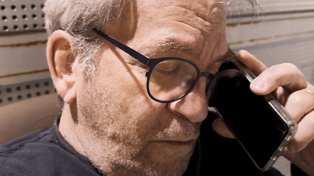 Holding Liat Bande-annonce VO STFR