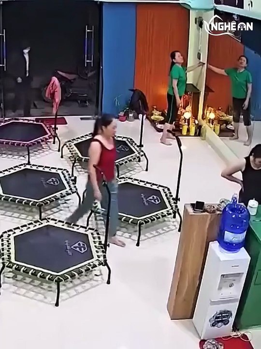 Quá manhđong… Thanh niên vào tận nhà giựt dây chuyền tại Diễn Châu, Nghệ An
