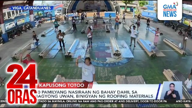50 pamilyang nasiraan ng bahay dahil sa Bagyong Uwan, binigyan ng roofing materials | 24 Oras