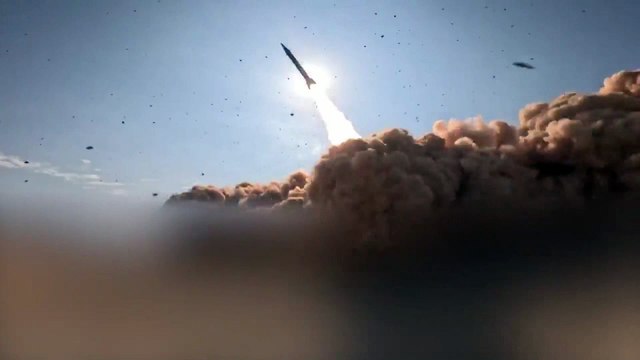 Irán dice lanzar nuevos bombardeos contra Israel y bases de EE.UU. en Emiratos y Bahrein