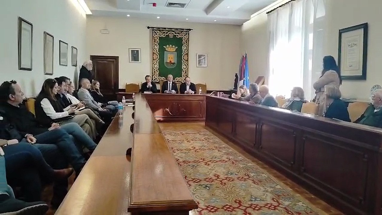 Reunión del alcalde y concejales con vecinos afectados por las inundaciones