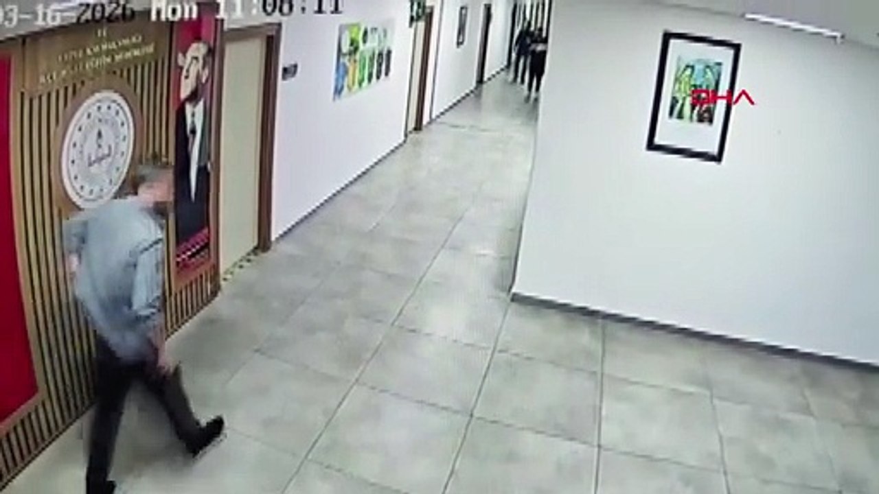 Kepez Kaymakamlığı'nda silah sesleri: İki silahla kendini odaya kilitleyen şüpheli teslim oldu