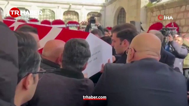 İlber Ortaylı, son yolculuğuna uğurlanıyor: Fatih Camii'nde!