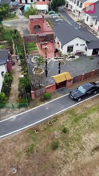 The CEO dates a security guard and is mocked by everyoneuntil he reveals hes actually a mafia boss (Full) ENGSUB