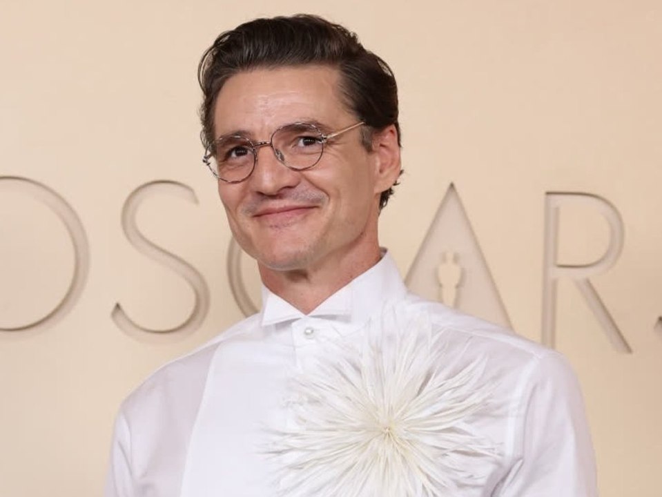 Pedro pascal überrascht mit neuem look ohne bart