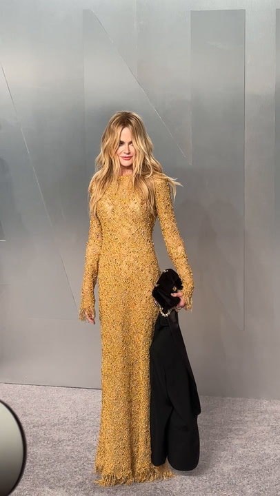 Nicole Kidman photobombs Jeff Bezos and Lauren Sánchez