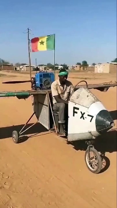 Il a fabriqué son avion et tente un décollage... presque
