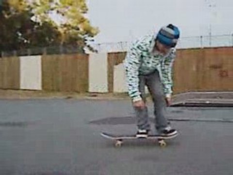 video pour le gos deb du forum de skate P2S Fakie inward