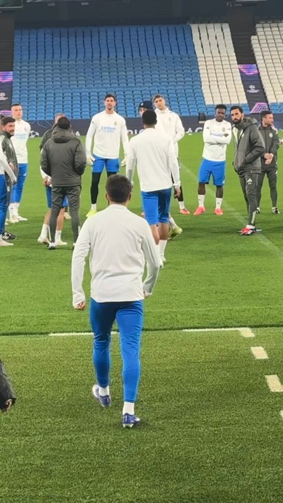 El vacile de Courtois a Arbeloa y a Güler por llegar tarde