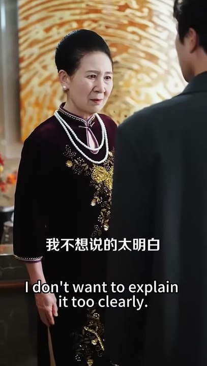 After the two-year agreement and engagement, she dutifully played his role as Bai Yueguang, he had already been moved, but he was adamant and refused to admit the contract, and as soon as she withdrew and left, he simply divorced neatly and did not renew