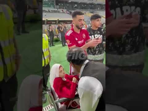 موقف رائع من محمد عبد المنعم مع مشجعة أهلاوية من أصحاب الهمم بعد نهاية المباراة 👏👏