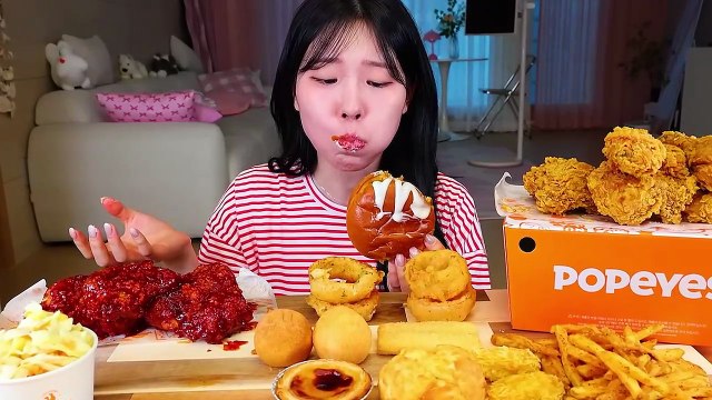 ASMR MUKBANG| Eating Popeyes! Chicken Burger, Fried Chicken, Seasoned Chicken, Onion Rings, Coleslaw