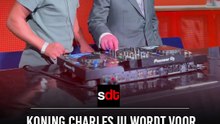 Koning Charles III wordt voor een dag DJ en probeert de draaitafels over te nemen — maar deed hij het goed?