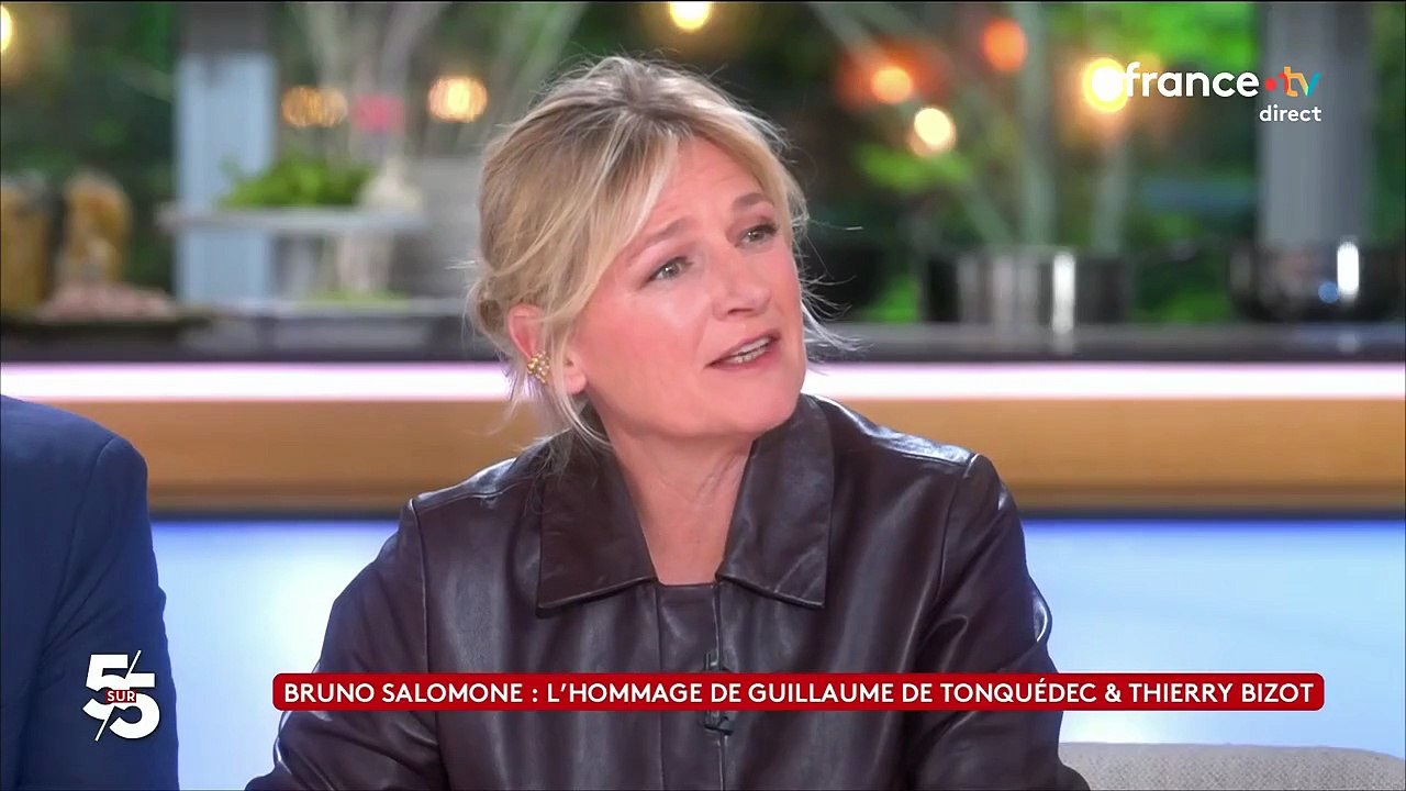 Thierry Bizot et Guillaume de Tonquédec sur le plateau de "C à vous" le 16 mars 2026 pour évoquer la mort de Bruno Salomone.