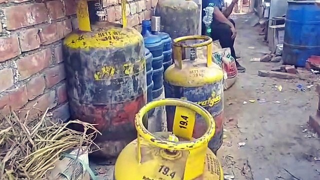 LPG Shortage Impact : ​ईरान-इजराइल तनाव का असर अब रसोई तक, सीकर में गैस की किल्लत से बढ़ा मेस का बिल, स्टूडेंट्स बेहाल
