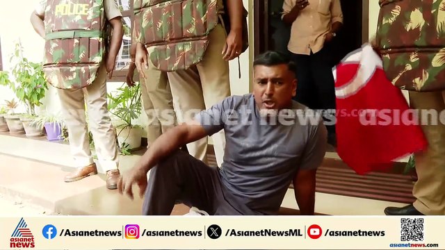 ഒരു കൈയിൽ പെട്രോളും, മറ്റൊരു കൈയിൽ പാർട്ടി പതാകയുമായി ബ്രഹ്മഗിരിയിലേക്ക് നിക്ഷേപകൻ്റെ പ്രതിക്ഷേധം