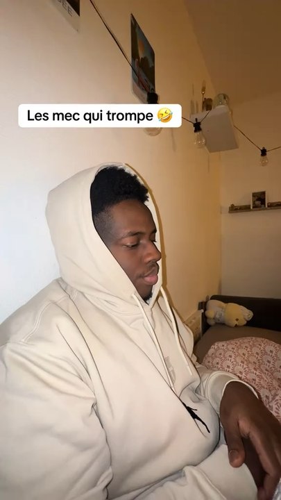 Il la trompe..😭