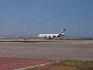 Atterrissage en 04R à NICE de l'A380 001