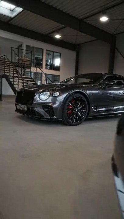 The graceful curves of masterpieces