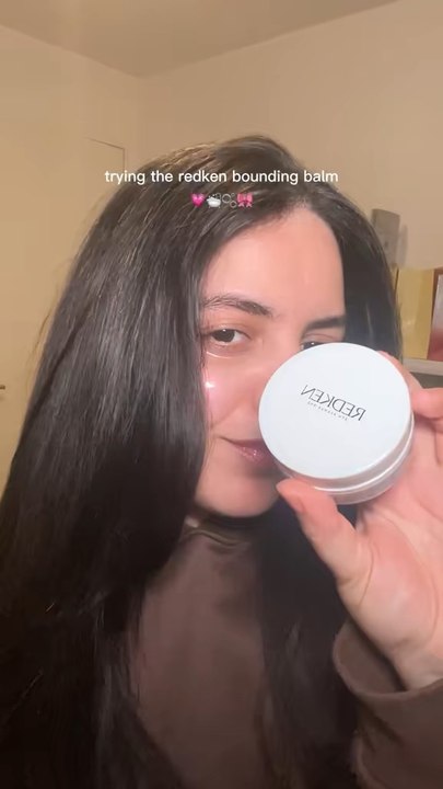 Hydratation et réparation pour mes cheveux 😍 avec le baume réparateur sans rinçage de redken