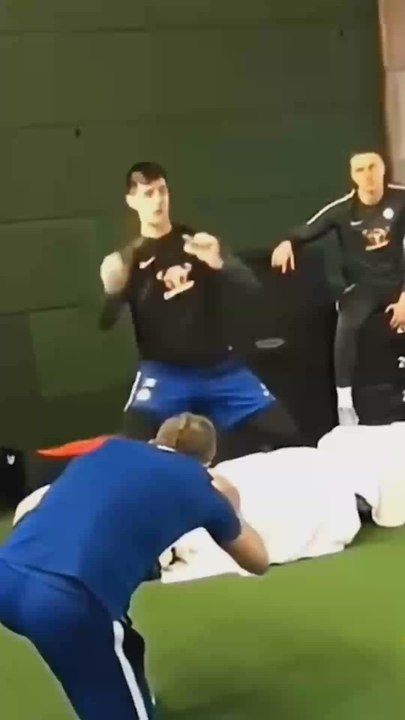 El espectacular entrenamiento de Courtois parando pelotas de ping pong: no falla una