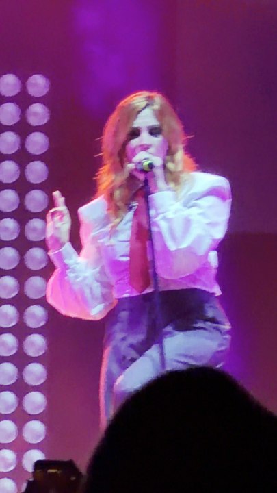 Vídeo del iPhone 17 Pro Max con zoom 40x (digital) - concierto de Leire Martínez en la sala Razzmatazz