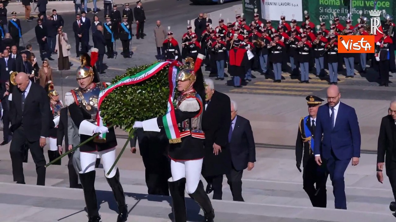 Giornata dell'Unità d'Italia, l'omaggio di Mattarella al Milite Ignoto all'Altare della Patria