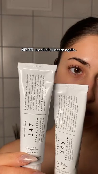 ✨ Dr. Althea 345 vs 147💗 345 = acné, boutons, rougeurs💙 147 = réparation, hydratation➡️ Si tu as de l’acné → prends la 345