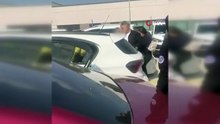 Hastane otoparkında panik! Araçta kilitli kalan çocuk böyle kurtarıldı