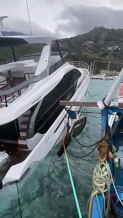 Cetraro, yacht nel porto che imbarca acqua: in salvo le tre persone a bordo