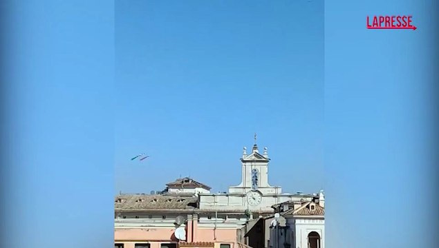 Unit? d'Italia, il passaggio delle Frecce Tricolori sopra l'Altare della Patria