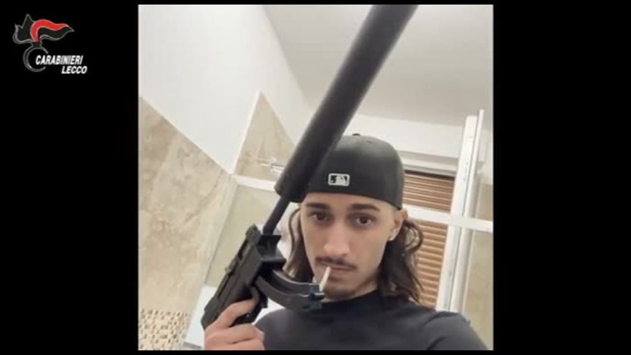 Armi e violenze, arrestato a Lecco il rapper Baby Gang - Video Dailymotion