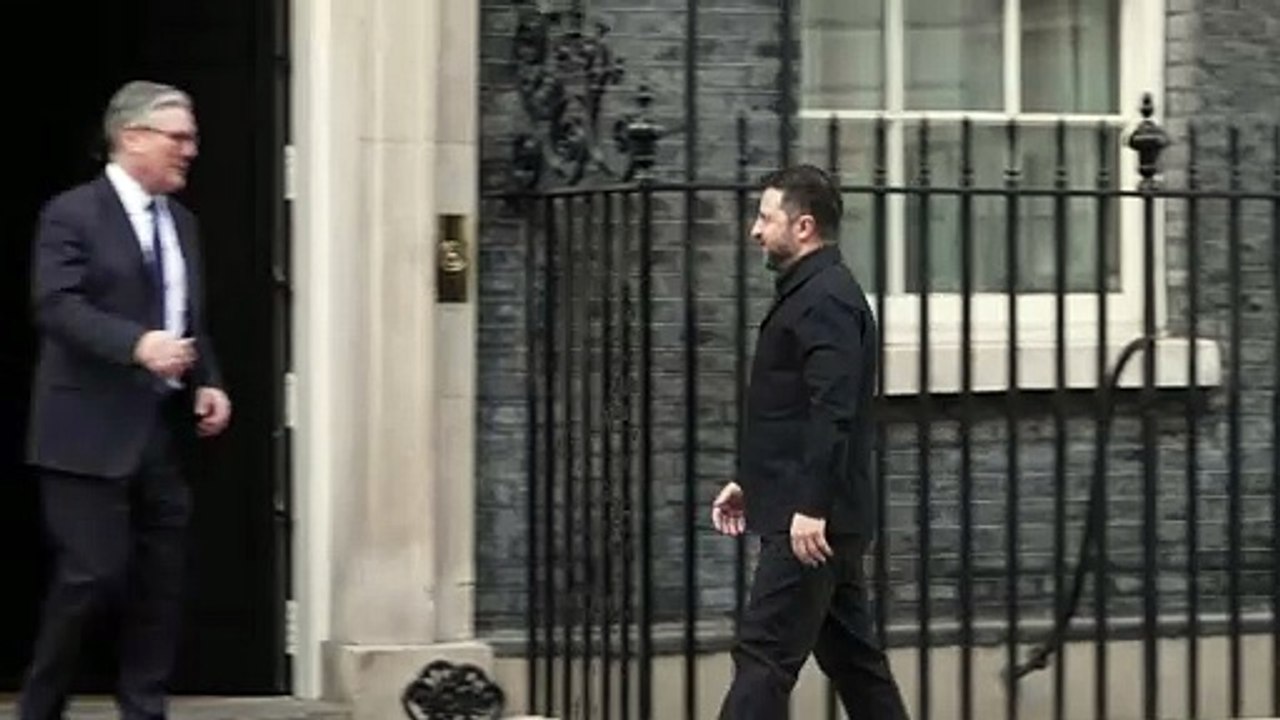Zelensky arrives in Downing Street