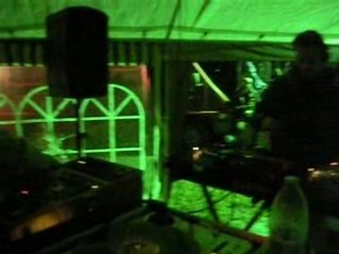 Mix 2 * 2 Platines sur le son Elektroniktou à Crucey 2008